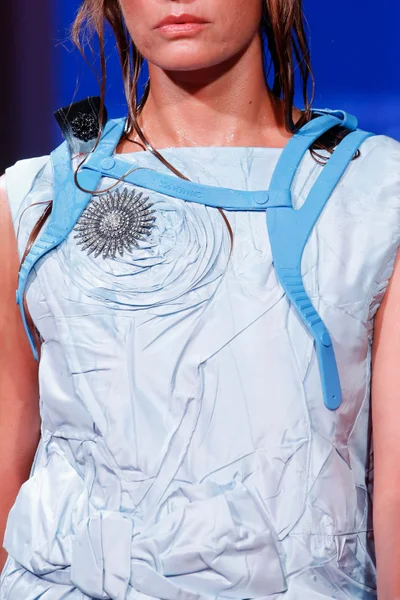 Look 27